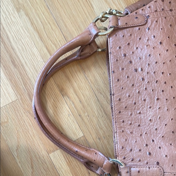 G.I.L.I. Tan Bag with Ostrich Texture - Picture 8 of 9